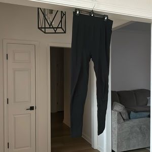 Motherhood L/XL fleece lined leggings. Little bit of pilling in thigh area.